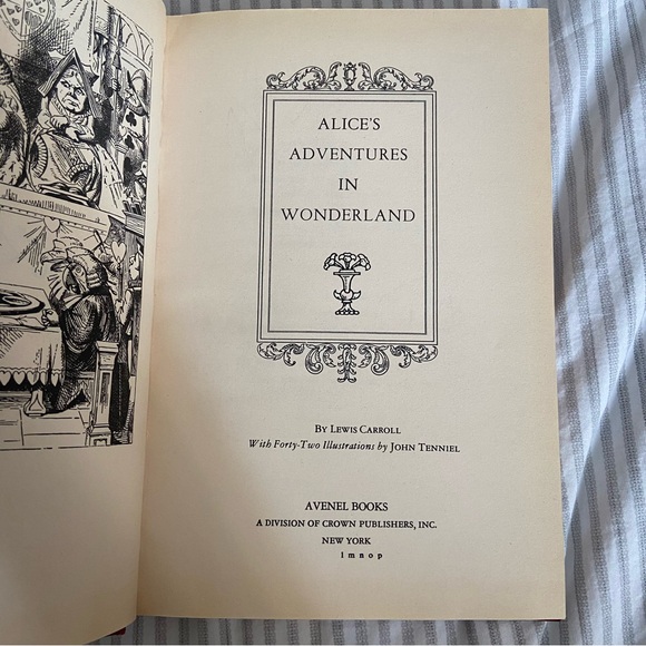 HARD COVER ALICE’S ADVENTURES IN WONDERLAND - Picture 4 of 6